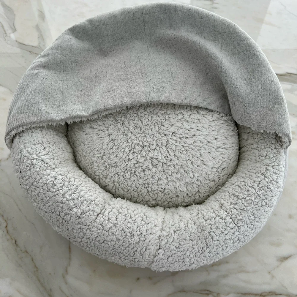 MAJESTIC CAT BEIGE IVORY PITA BED